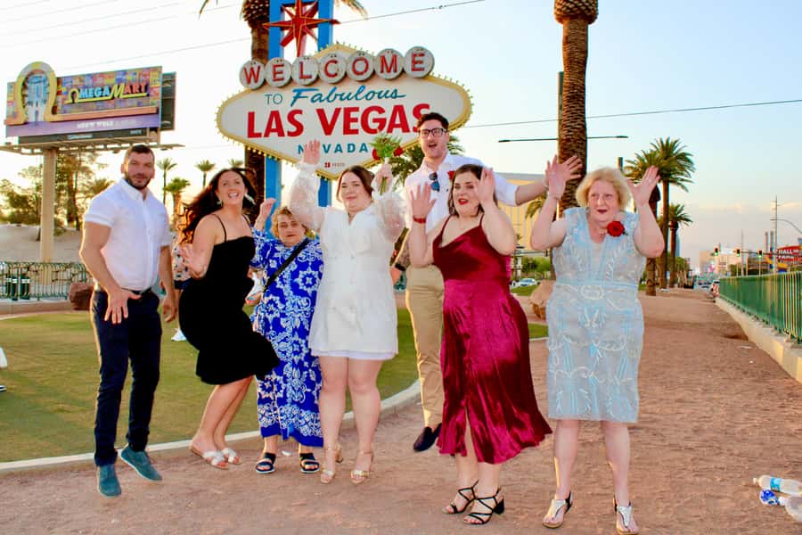 Private Limo 2.5hr Tour of Vegas with Champagne - Day vs night: pick the lighting that matches your plan
