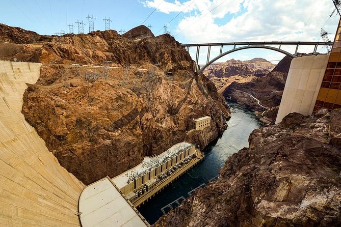 Private roundtrip from Las Vegas to Hoover Dam by SUV - 3.5 hrs - A Note on Car Seats, Pets, and Small Family Logistics
