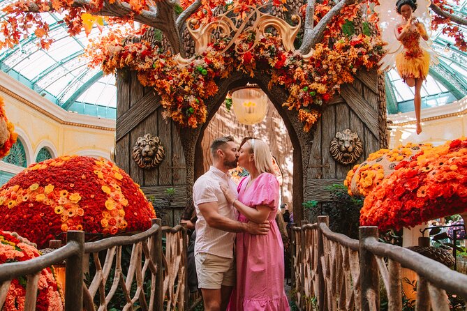Private Vacation Photoshoot with Photographer in Las Vegas - Bellagio Fountains: The fastest path to Vegas-worthy photos