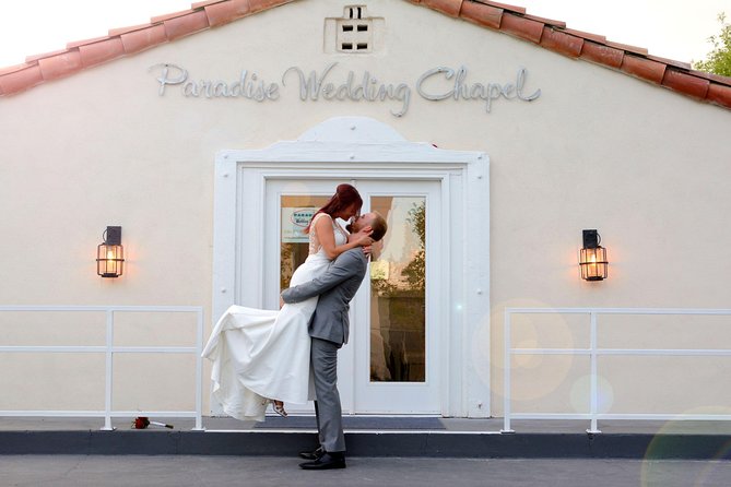 Quickie Las Vegas Wedding at Paradise Wedding Chapel - Step-by-step: what happens during your 15-minute Sign & Go