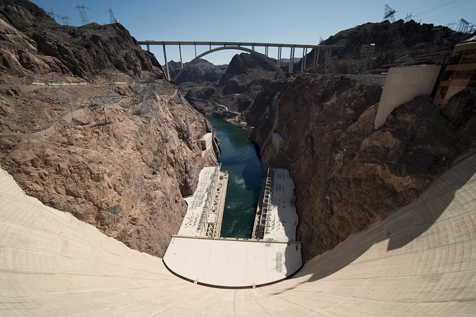 Red Rock Canyon, Nelson Ghost town,7 Magic Mountains, Hoover Dam - Boulder City museum time: a breather before the big dam