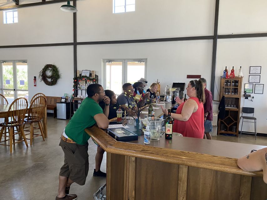 Scenic Desert Wine, Distillery Tastings/Brewery/RT66 & Lunch - Who this tour suits best