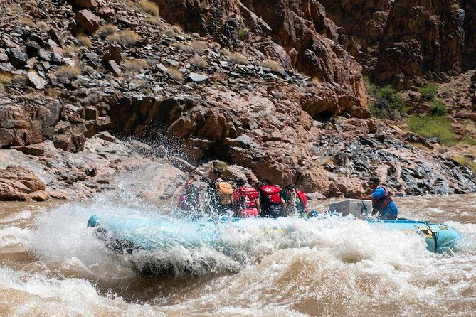 Self-Drive 1-Day Grand Canyon Whitewater Rafting Tour - Lunch in the canyon: boxed food, wind, and timing your photos