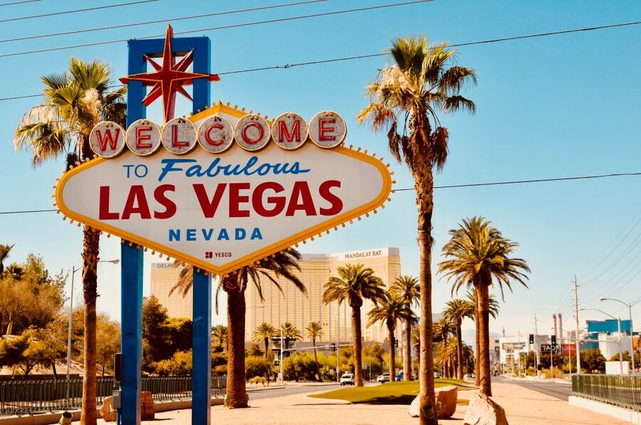 Shuttle Between Las Vegas, St George, Kanab and Page - The On-Board Guide and Small Service Wins