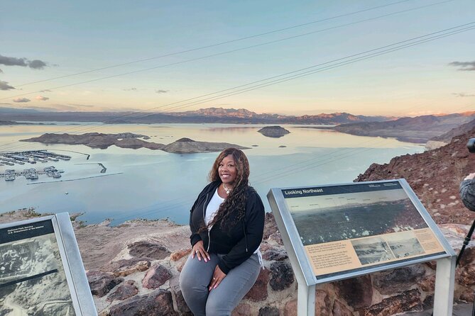 Small Group Max 12 Hoover Dam, 7 Magic Mt. Half Day Express Tour - A half-day plan that still feels satisfying
