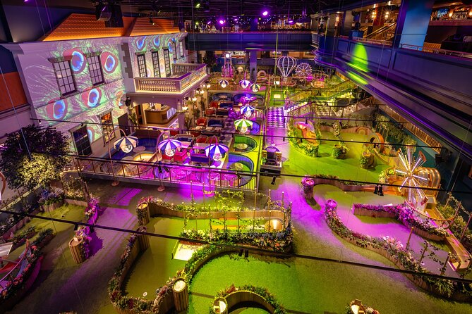 Swingers Indoor Mini Golf at Mandalay Bay - Crazy golf at Swingers: one 9-hole round, four courses waiting