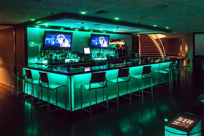 The STRAT Tower Observation Deck Admission Ticket - Air Bar and snacks: turn the top into a relaxed stop, not a chore
