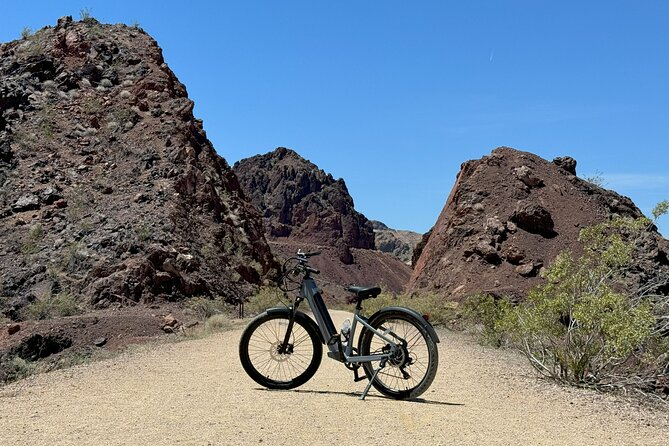 Ultimate Las Vegas Electric Bike Tour to Hoover Dam - Stop at Hoover Dam: walking the top and the Nevada–Arizona border