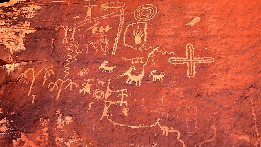 Valley of Fire - Bee Hives, Seven Sisters, and Elephant Rock: a photo stop circuit that makes sense