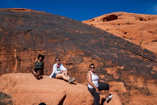 Valley of Fire Guided Hiking Tour and Mojave Desert Adventure - Mouse’s Tank and the Little Mouse outlaw escape story