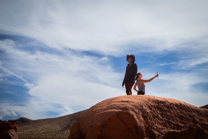 Valley of Fire Guided Hiking Tour and Mojave Desert Adventure - Visitor Center + Balancing Rock: a smart reset with exhibits and a micro-trail