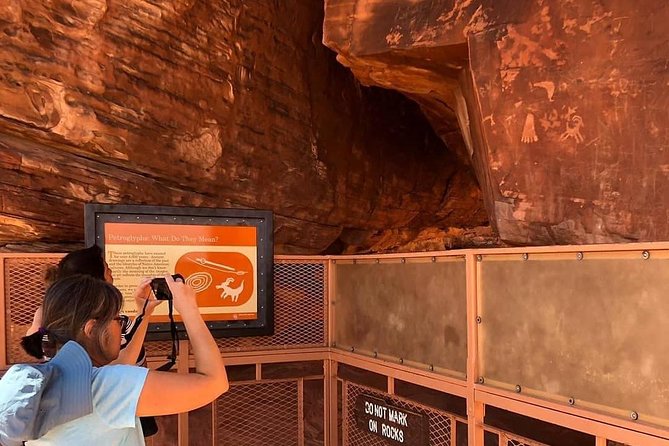 Valley of Fire Tour - Pickup, timing, and the small-group pace