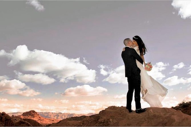 Valley of Fire Wedding by Private Limousine - Valley of Fire is the headline, and the package handles the rest