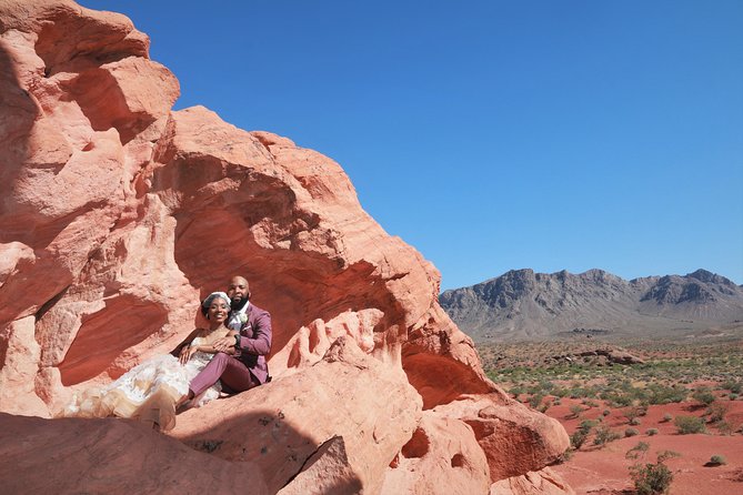 Valley of Fire Wedding by Private Limousine - The ceremony: minister-led, quick and sweet (and language may vary)