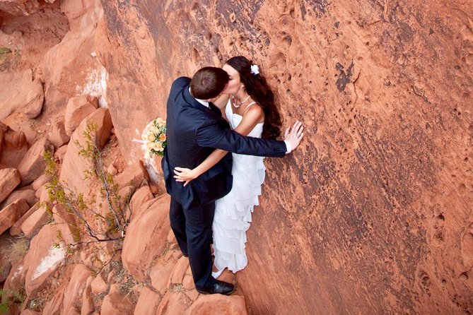 Valley of Fire Wedding by Private Limousine - Champagne, flowers, and the photo moment you’ll care about later