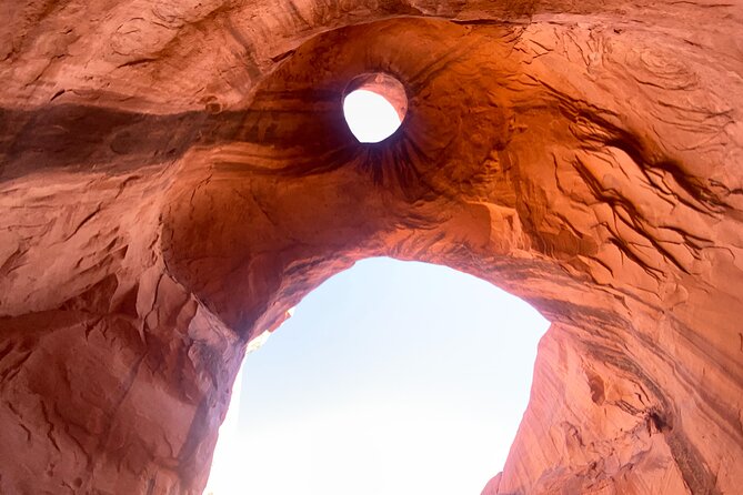 Valley of Fire & Zion Park, 1-Day Tour from Las Vegas - Meeting at Luxor: simple start, no hotel pickup