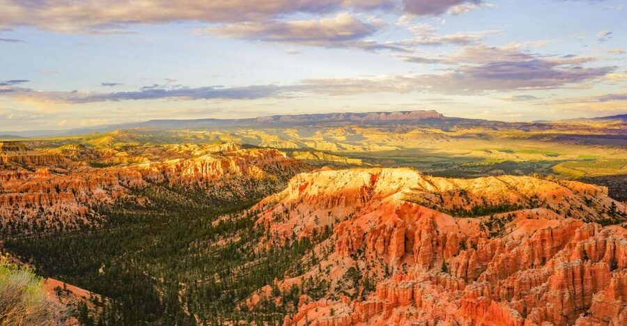 Vegas: 3-Day Ultimate Southwest Bucket List Small Group Tour - Day 2: Lower Antelope Canyon guided by Navajo expertise, then Monument Valley by jeep