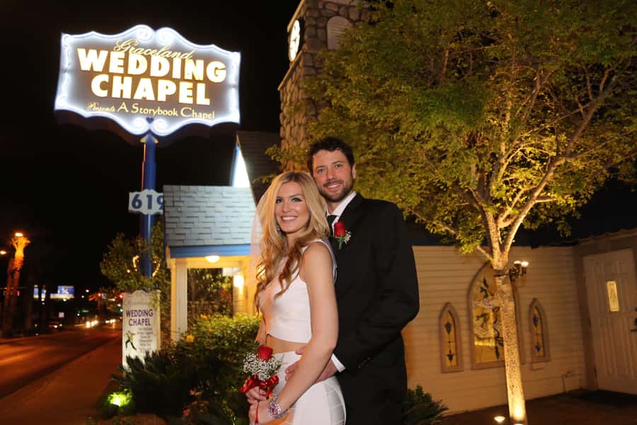 Vegas: Elvis-Themed Graceland Chapel Wedding or Vow Renewal - Should You Book Graceland Wedding Chapel?
