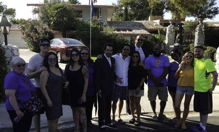 Vegas Mob Tour - Meeting at the Tuscany: getting on the right bus