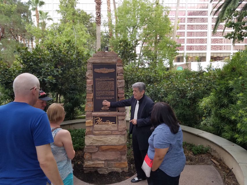 Vegas Mob Tour - On the bus with the mob: how the guide keeps it moving