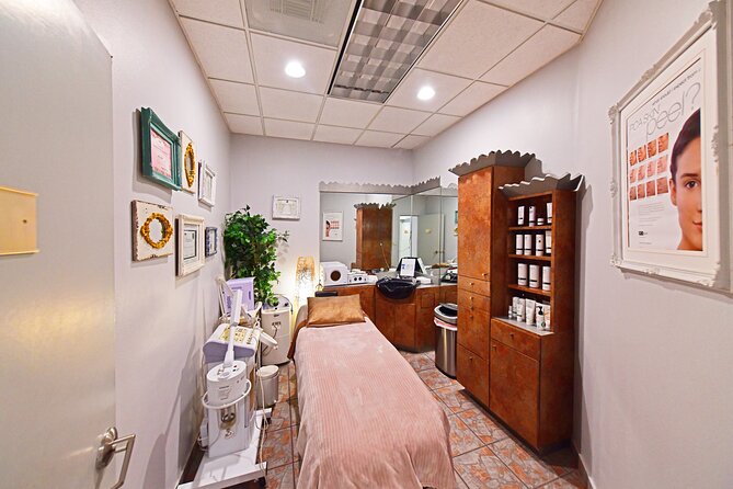 VIP 90-Minute Reflexology & Hot Stone Massage Combo - The VIP couples room: the difference between “massage” and “date night”