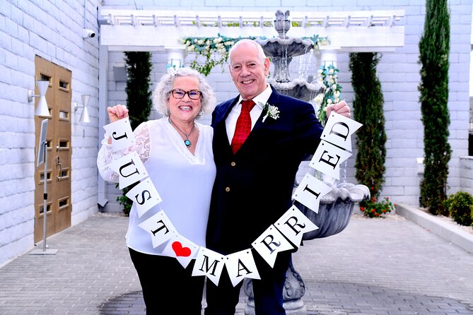 Wedding Renewal Experience in Las Vegas at Elvis Chapel - The Photoshoot Part: What You Get and What You Might Want to Buy